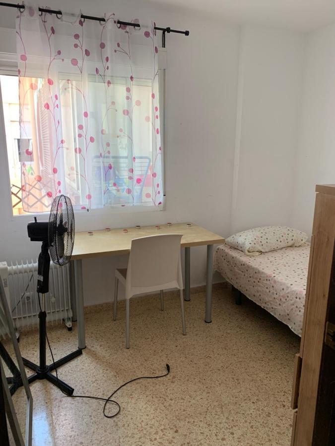 Habitacion Con Cama Individual, Piso Compartido En Avenida Blasco Ibanez 발렌시아 외부 사진