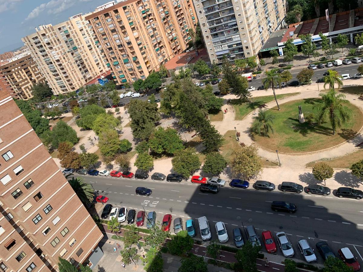 Habitacion Con Cama Individual, Piso Compartido En Avenida Blasco Ibanez 발렌시아 외부 사진