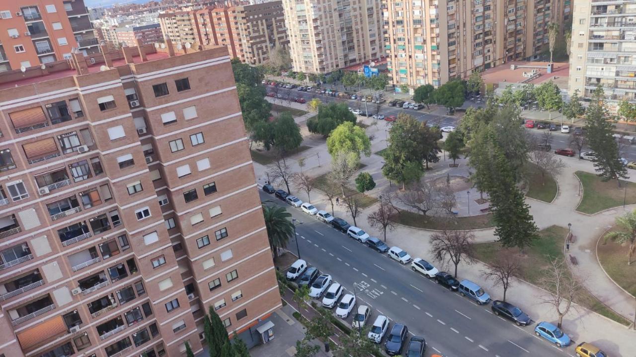 Habitacion Con Cama Individual, Piso Compartido En Avenida Blasco Ibanez 발렌시아 외부 사진