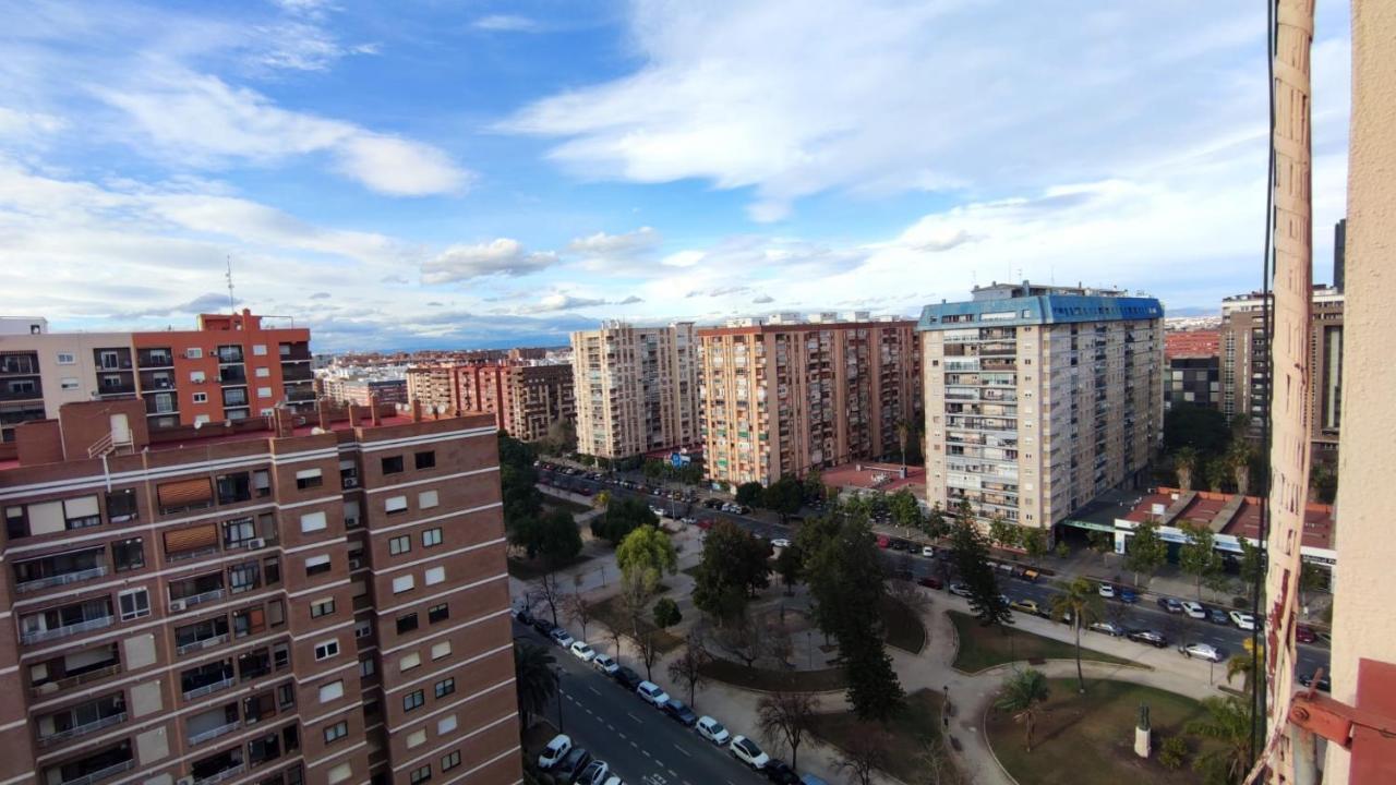 Habitacion Con Cama Individual, Piso Compartido En Avenida Blasco Ibanez 발렌시아 외부 사진